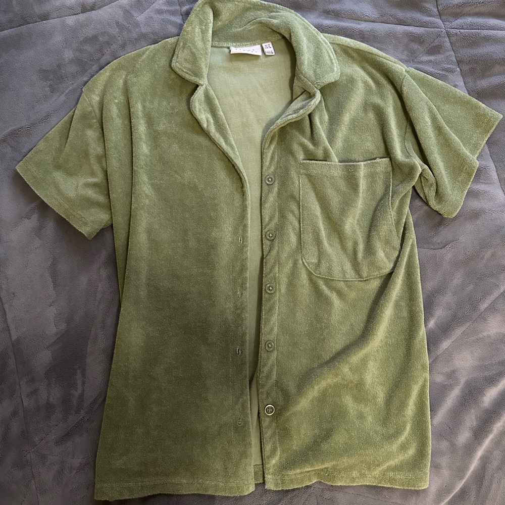 Grey bandit green top